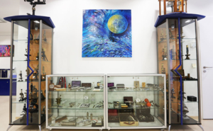 Sammlung historischer Mikroskope und chirurgische Instrumente